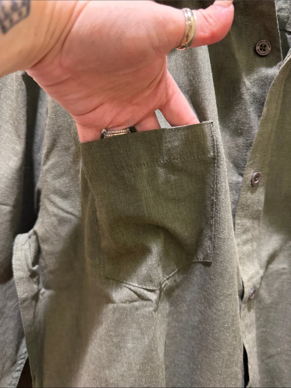 Casual Olive Green Long-Sleeve Button-Down Shirt